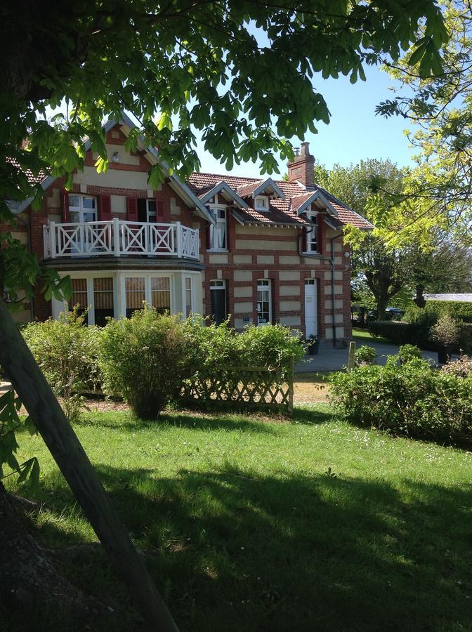 La Villa Des Rosiers Cricqueboeuf Exterior photo